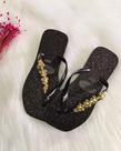 Chinelo Feminino Preto Glitter com Pedrarias Douradas Sandália Luxo Elegante