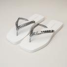 Chinelo Feminino Solado Quadrado com Corrente Prata e Plaquinha - Rafitthy - Branco