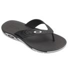 Chinelo Oakley Crowd