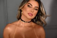 Choker com Escrita Puta em Letras Douradas - Acessório de Moda