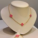 Choker regulavel 3 trevos com resina rosa banhado em ouro 18k Choker regulavel 3 trevos com resina rosa banhado em ouro 18k