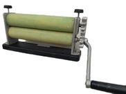Cilindro alveolador de cera de abelhas manual - Estrutura em ferro com base Cilindro alveolador de cera de abelhas manual - Estrutura em ferro com base
