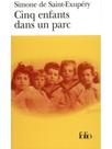 Cinq enfants dans un parc