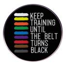 Citação de Continue treinando” sobre artes marciais motivacionais da Brooch Pins