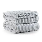 Cobertor Coberta Polar Queen 2,40x2,20 Manta Ultrasoft Alto Relevo Extra Macia Platina Cinza - 100% Poliéster Cobertor Coberta Polar Queen 2,40x2,20 Manta Ultrasoft Alto Relevo Extra Macia Platina Cinza - 100% Poliéster