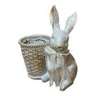 Coelho Decorativo em Resina c/ Cesta Bege Branco - 20cm Coelho Decorativo em Resina c/ Cesta Bege Branco - 20cm