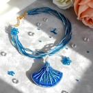 Colar Artesanal Shibori Em Leque De Pedraria Azul HC-46 Modelo:Leque Azul