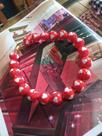 Colar chocker bolas vermelhas com coração branco