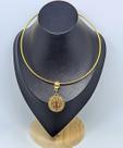 Colar Choker feminino elo aro rígido Liso com Pingente Medalha São bento Gargantilha religiosa folheado ouro dourado
