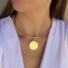 Colar Choker Feminino Religioso Elo Aro Rigido Fino Liso com Pingente Medalha Oração Pai Nosso Folheado Ouro