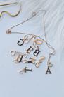 Colar com Pingentes de Letras