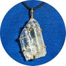 Colar Drusa de Cristal Bruta Natural 40mm na Garra Dourada
