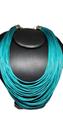 Colar fios azul claro