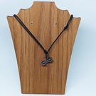 Colar gargantilha Fio Couro Preto Cordão encerado Ajustável com Pingente Halteres aço Inoxidável Peso Anilha academia Colar gargantilha Fio Couro Preto Cordão encerado Ajustável com Pingente Halteres aço Inoxidável Peso Anilha academia