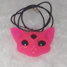 Colar gatinho místico rosa fluorescente em resina