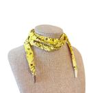 Colar Lenço Paisley com Ponteiras Douradas -