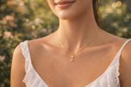 Colar Letra Inicial Lisa Semi Joia Banhado Ouro 18k Presente Perfeito Aniversario Mae Mulher Namorada