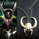 Colar Loki Tom Hiddleston Capacete Asgardiano Marvel Thor Love and Thunder Presente Criativo Nerd