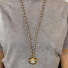 Colar Longo Cristais com Flor Dourada em Strass