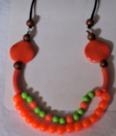 Colar miçanga colorido artesanal cor laranja com verde