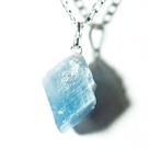 Colar Pedrinha Calcita Azul Bruto Natural Pino Prata 950 Colar Pedrinha Calcita Azul Bruto Natural Pino Prata 950