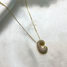 Colar Pingente Letra Abaulada Cravejada cristal banhada a Ouro 18k Colar Pingente Letra Abaulada Cravejada cristal banhada a Ouro 18k