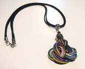Colar preto com prata e pingente em cabeamento colorido Tech Girls Bijouxtech