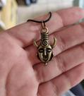 Colar Sam e Dean Winchester Supernatural Amuleto de Proteção Metal Bronze Antigo Ouro Velho TV