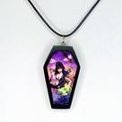 Colar shaker formato caixão arte em resina elvira emos