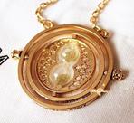 Colar Vira-Tempo Harry Potter Hermione Réplica Cinema Prisioneiro de Azkaban Cosplay Dourado Top Colar Vira-Tempo Harry Potter Hermione Réplica Cinema Prisioneiro de Azkaban Cosplay Dourado Top