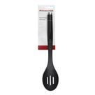 Colher Perfurada KitchenAid Nylon Preta Multiuso para Servir Cozinha Utensílio Escorrer Alimentos Antiaderente Resistente Durável