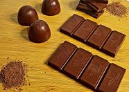 Combo de 4 tabletes e 10 trufas de chocolate 50% cacau ao leite 220g - Cacauway