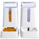 Comedouro automático para gatos e dispensador de água em conjunto de 2 pacotes de 1 galão para cães pequenos, médios e grandes, cachorros e gatinhos (brancos)