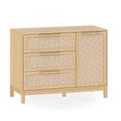 Cômoda Infantil Quater Indy 120cm com Porta, 3 Gavetas e Detalhes em Rattan MDF Cômoda Infantil Quater Indy 120cm com Porta, 3 Gavetas e Detalhes em Rattan MDF