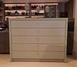 Cômoda Jade vitrine 5gav, 100% MDF Cômoda Jade vitrine 5gav, 100% MDF