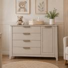 Comoda para Quarto Infantil 4 Gavetas Porta com Cabideiro Theo Bege/Areia/Capuccino Comoda para Quarto Infantil 4 Gavetas Porta com Cabideiro Theo Bege/Areia/Capuccino