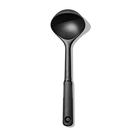 Concha OXO Good Grips de nylon preta para sopas, ensopados e pimentões Concha OXO Good Grips de nylon preta para sopas, ensopados e pimentões