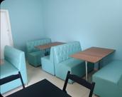 Conjunto 2 poltronas booth e 1 mesa mdf lanchonete
