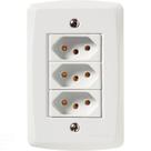Conjunto 4x2 com 3 Tomadas 2P+T 10 A 250 V Tramontina Lux2 Branco Conjunto 4x2 com 3 Tomadas 2P+T 10 A 250 V Tramontina Lux2 Branco