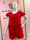 Conjunto bermuda e blusa com detalhes na gola e na manga na cor vermelho tamanho 46