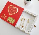 Conjunto box desejos amor colar gravatinha e brinco com coração e ponto de luz