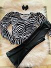 Conjunto Calça de Cirre e blusa de zebra