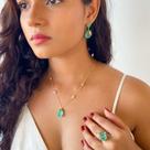 Conjunto Colar, brincos e anel gota turmalina com mini zircônias coloridas banhado a ouro 18k