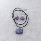Conjunto Colar E Brinco Gatinho Roxo Com Glitter Feito Em Resina Conjunto Colar E Brinco Gatinho Roxo Com Glitter Feito Em Resina