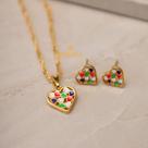 Conjunto Colar e Brincos Coração Cravejado Multicolorido Folheado a Ouro Semijoia