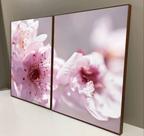 Conjunto com 2 quadros decorativos Floral com o fundo lilás.
