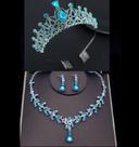 Conjunto coroa debutante com colar e brinco cor azul bebê com prata Conjunto coroa debutante com colar e brinco cor azul bebê com prata