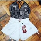 Conjunto curto -feminino- nas cores preta estampada e branco- tamanho G