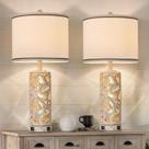 Conjunto de 2 Luminárias de Mesa AIDENOEY com Luz Noturna, Luminária de Mesa Estilo Fazenda de 71 cm com Portas USB A+C, Luminária de Cerâmica Branca com Abajur de Tecido para Sala, Quarto, Casa e Escritório (2 Lâmpadas Inclusas)
