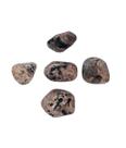Conjunto de 5 Pedras Roladas de Turmalina Preta no Feldspato Natural - 25 a 35mm Tipo A